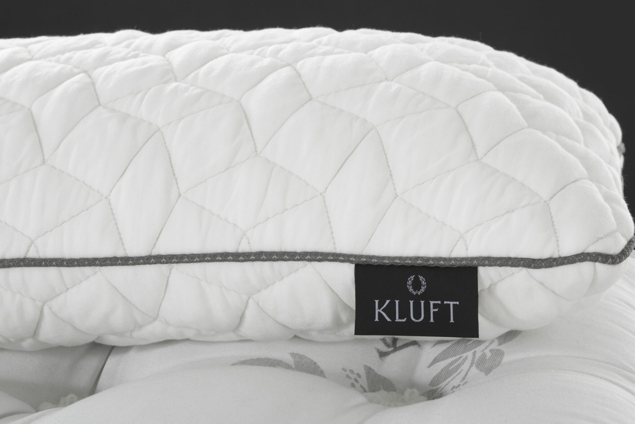 Aireloom Kluft Latex Pillow 149